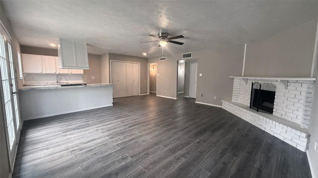 6933 Glenhurst Drive, North Richland Hills, TX 76182