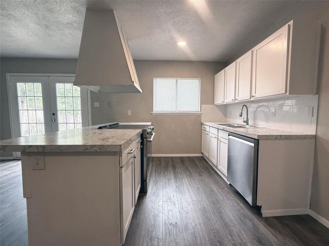 6933 Glenhurst Drive, North Richland Hills, TX 76182