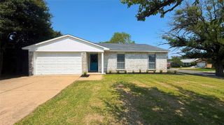 6933 Glenhurst Drive, North Richland Hills, TX 76182