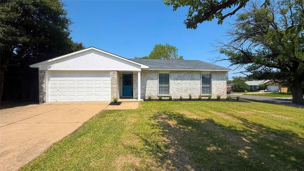 6933 Glenhurst Drive, North Richland Hills, TX 76182