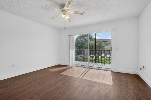 1301 SW 142nd Avenue 214H, Pembroke Pines, FL 33027