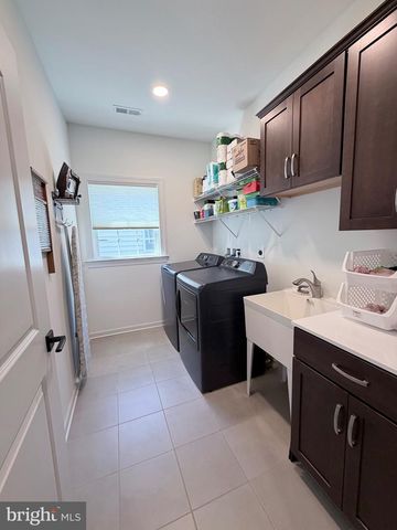 925 FOUNDERS WAY, East Petersburg, PA 17520