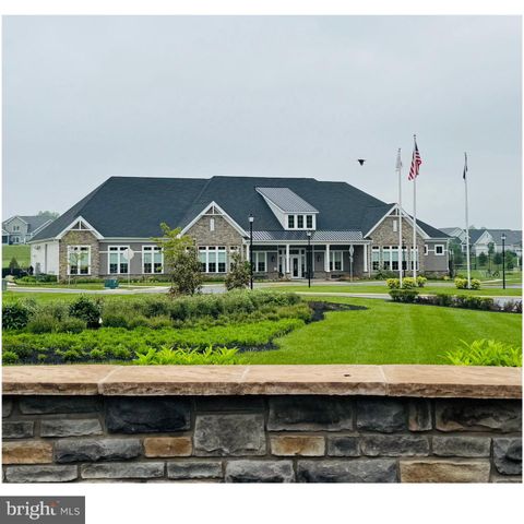925 FOUNDERS WAY, East Petersburg, PA 17520