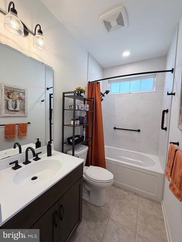 925 FOUNDERS WAY, East Petersburg, PA 17520