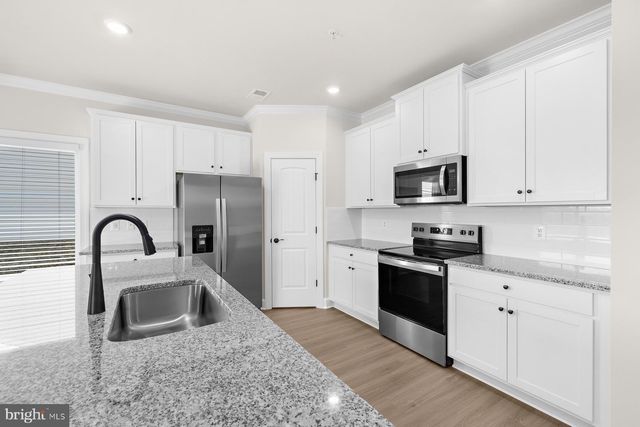 15 BROMPTON ST, Falling Waters, WV 25419