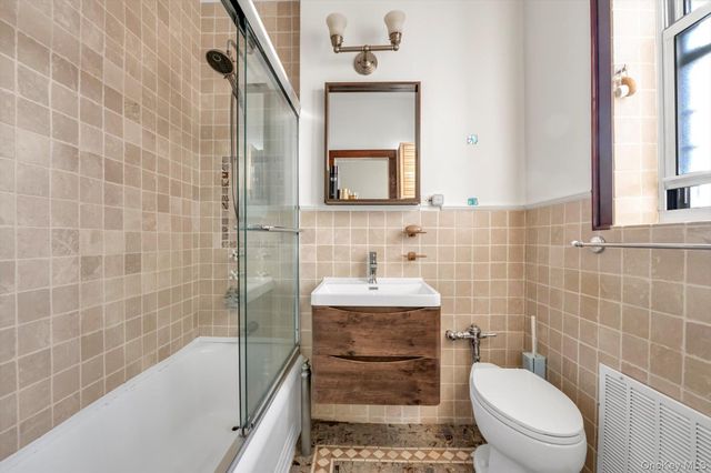 35-24 72nd Street 5G, Jackson Heights, NY 11372