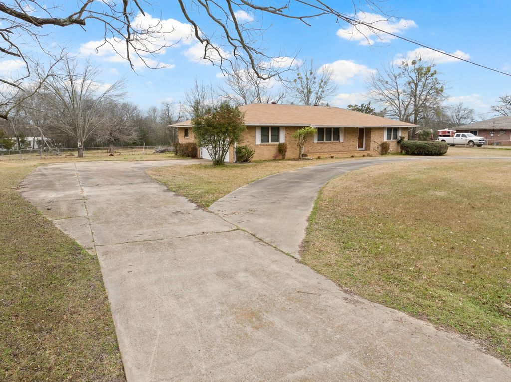 503 FRONT Street, Naples, TX 75568