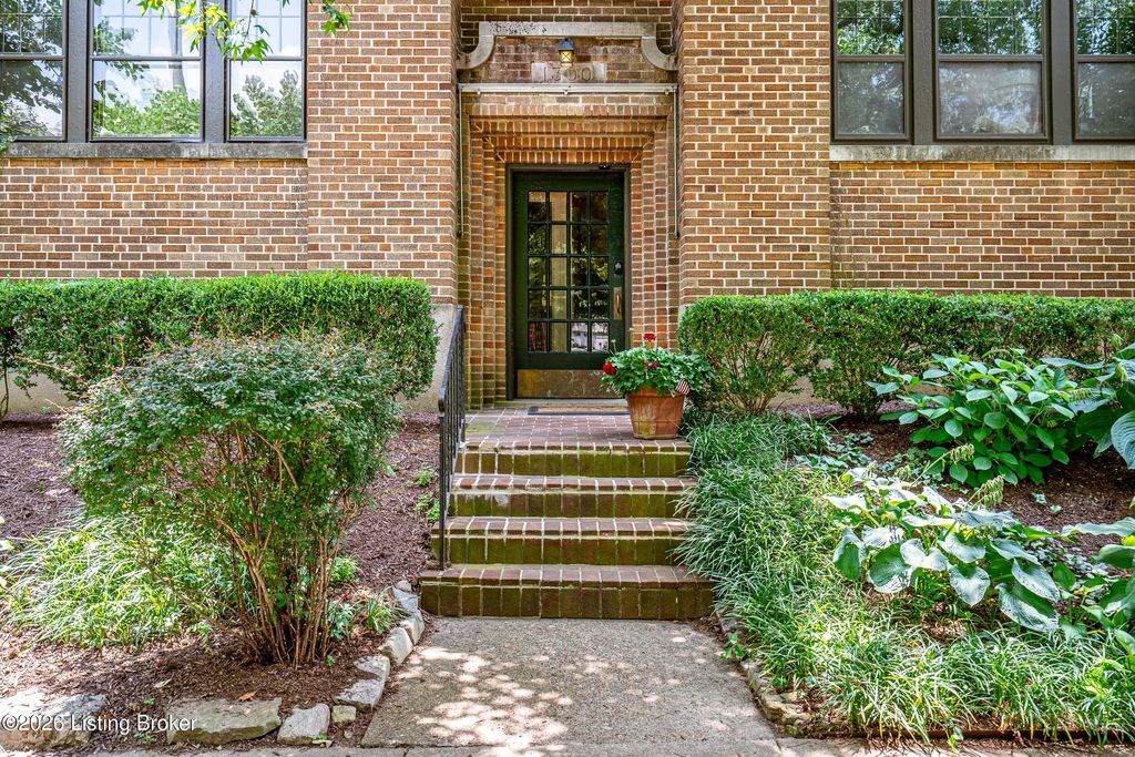 1300 Everett Ave APT 6, Louisville, KY 40204