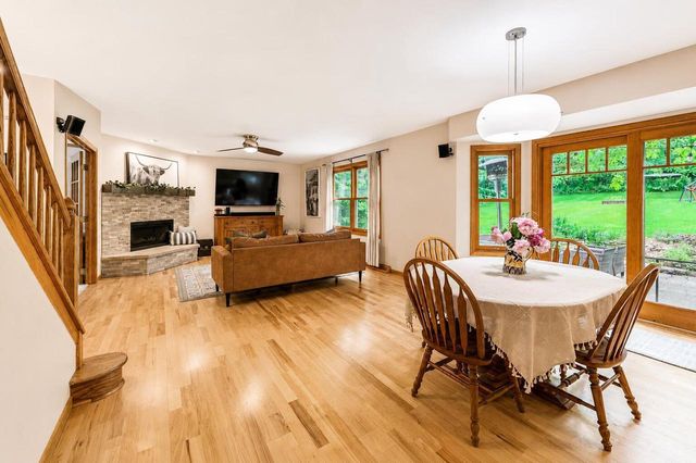 952 Greenway TERRACE, Hartland, WI 53029