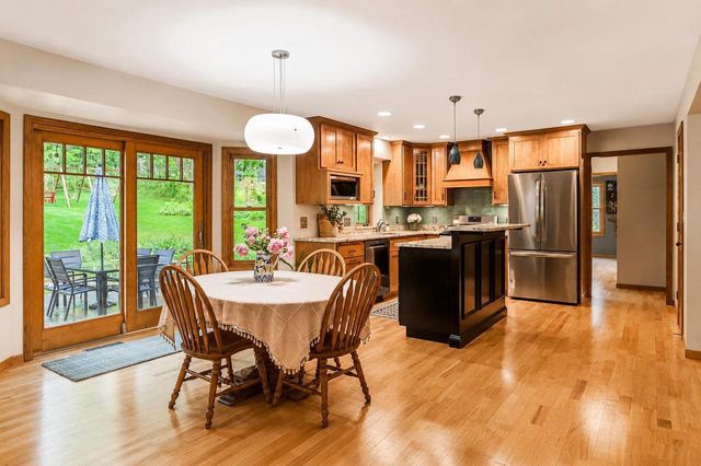 952 Greenway TERRACE, Hartland, WI 53029