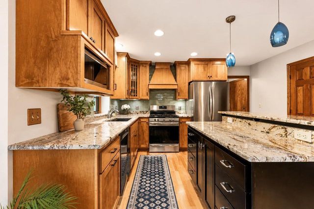 952 Greenway TERRACE, Hartland, WI 53029