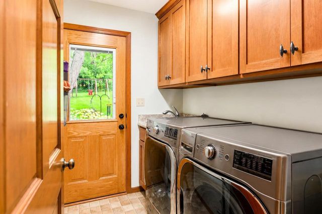 952 Greenway TERRACE, Hartland, WI 53029