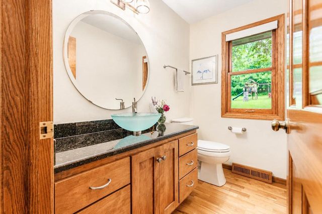952 Greenway TERRACE, Hartland, WI 53029