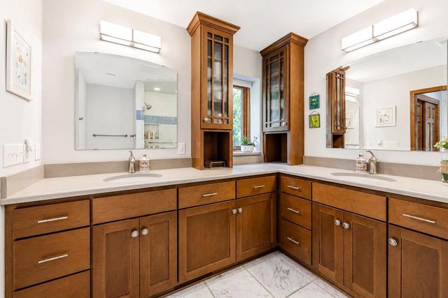 952 Greenway TERRACE, Hartland, WI 53029