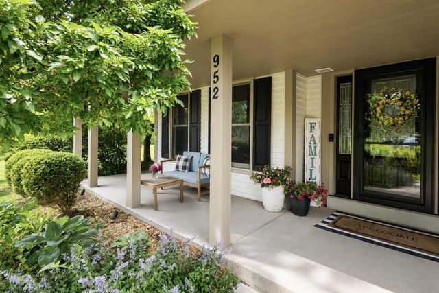 952 Greenway TERRACE, Hartland, WI 53029