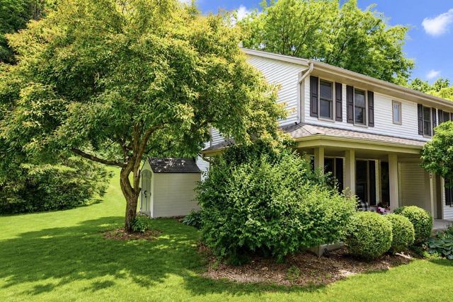 952 Greenway TERRACE, Hartland, WI 53029
