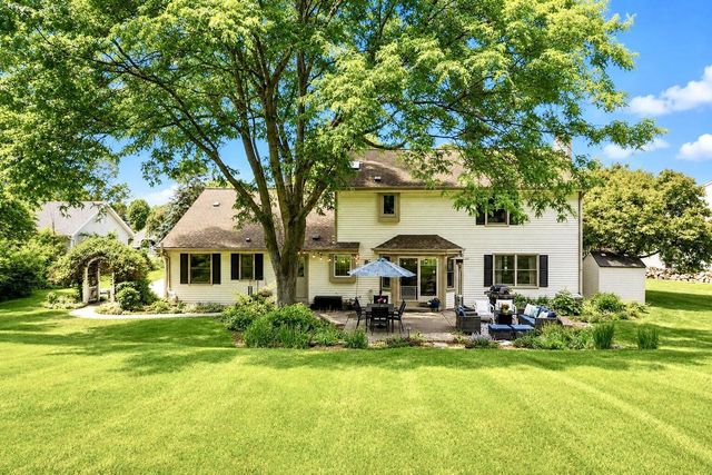 952 Greenway TERRACE, Hartland, WI 53029