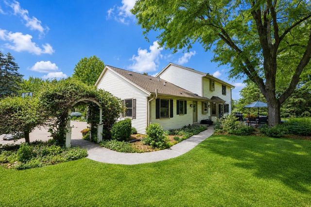 952 Greenway TERRACE, Hartland, WI 53029