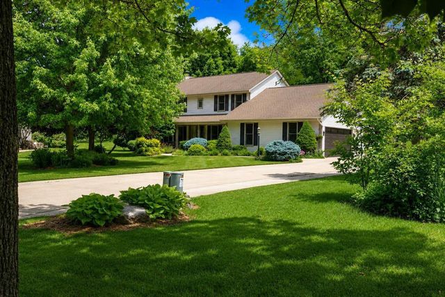 952 Greenway TERRACE, Hartland, WI 53029