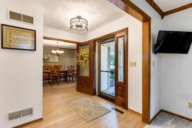 952 Greenway TERRACE, Hartland, WI 53029
