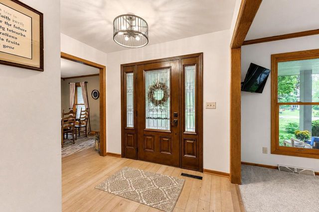 952 Greenway TERRACE, Hartland, WI 53029