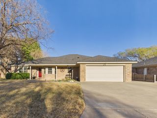 506 Robin Road, Dumas, TX 79029