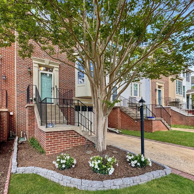 47640 COMER SQ, Sterling, VA 20165