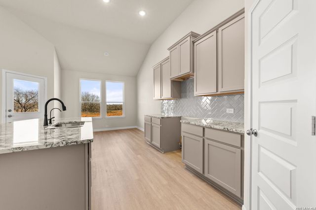 1603 Vista View Drive, Pleasanton, TX 78064