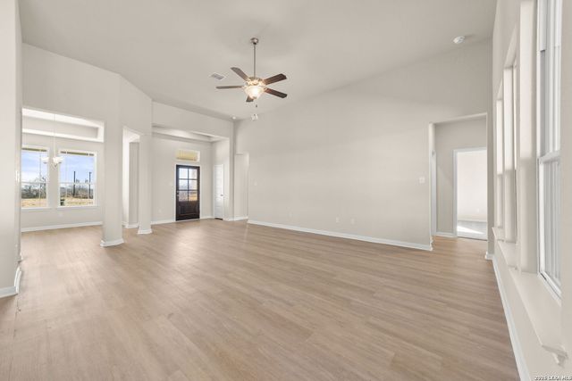 1603 Vista View Drive, Pleasanton, TX 78064