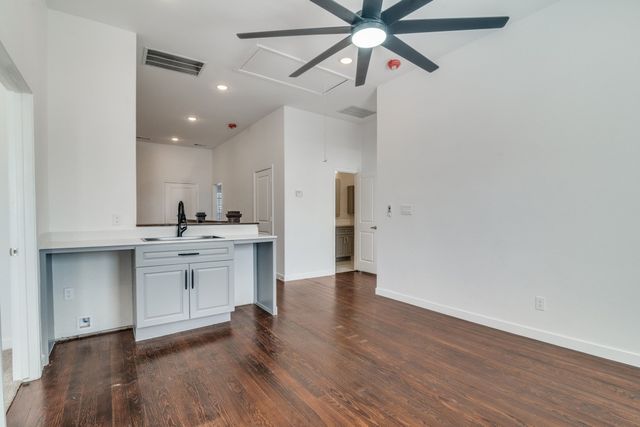 610 Tyler Street, Ennis, TX 75119