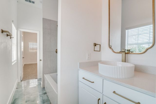 610 Tyler Street, Ennis, TX 75119