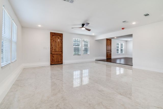 610 Tyler Street, Ennis, TX 75119