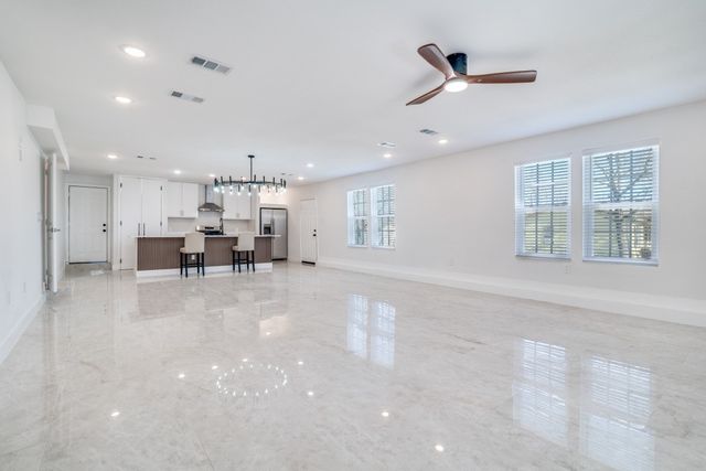 610 Tyler Street, Ennis, TX 75119