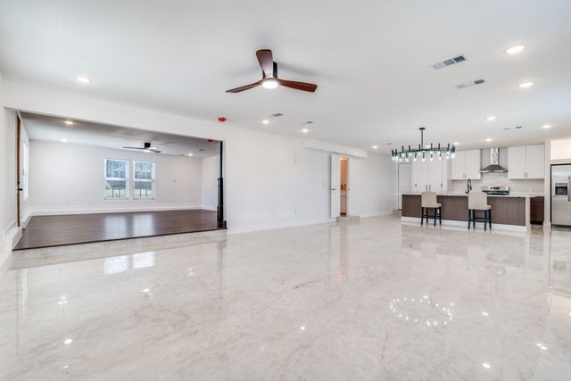 610 Tyler Street, Ennis, TX 75119