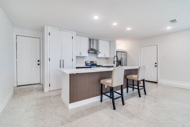 610 Tyler Street, Ennis, TX 75119