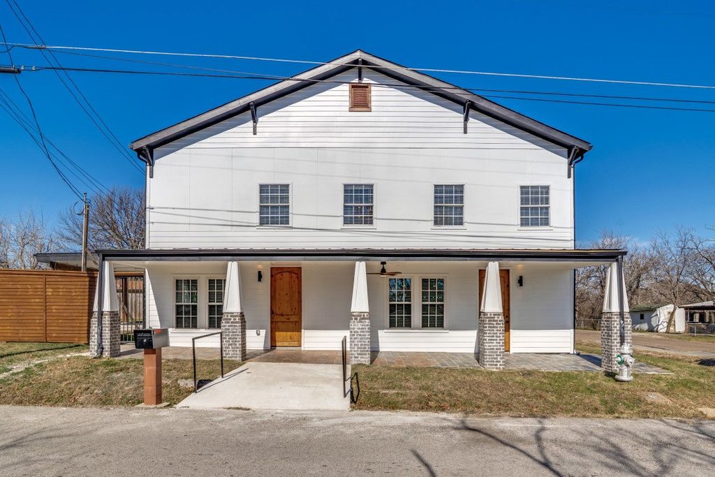 610 Tyler Street, Ennis, TX 75119