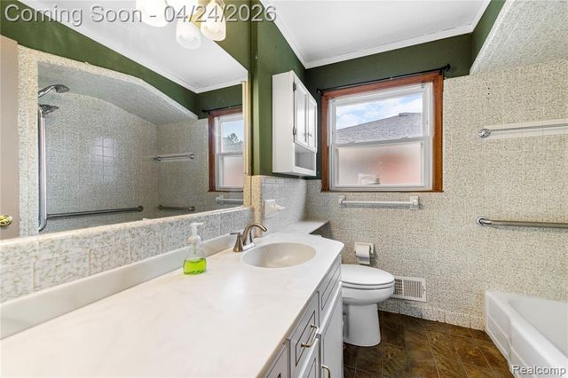 24861 Almond Avenue, Eastpointe, MI 48021