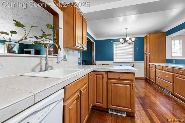 24861 Almond Avenue, Eastpointe, MI 48021