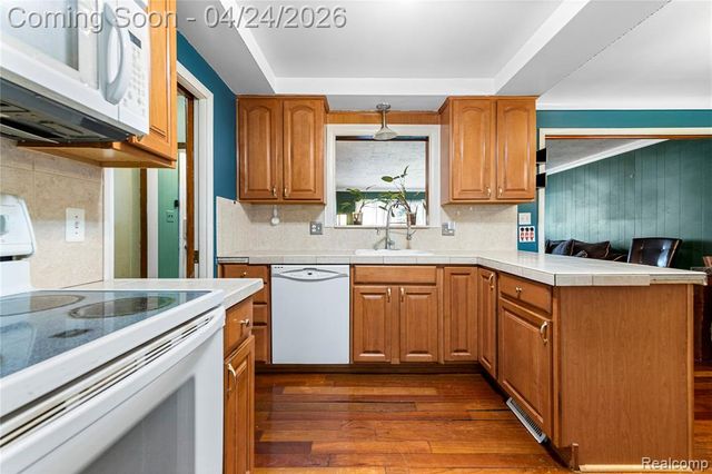 24861 Almond Avenue, Eastpointe, MI 48021