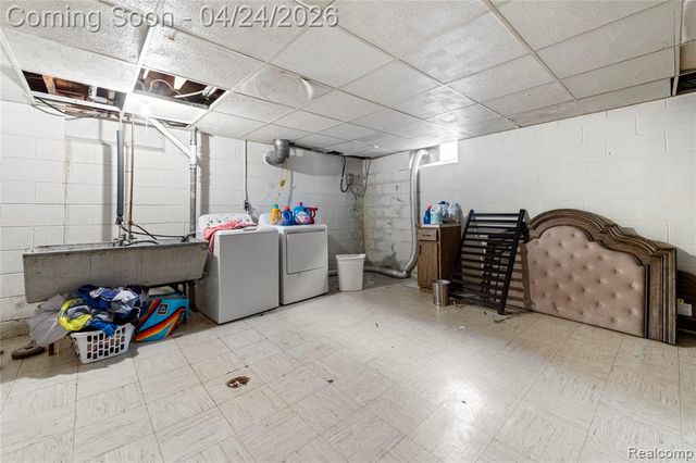 24861 Almond Avenue, Eastpointe, MI 48021