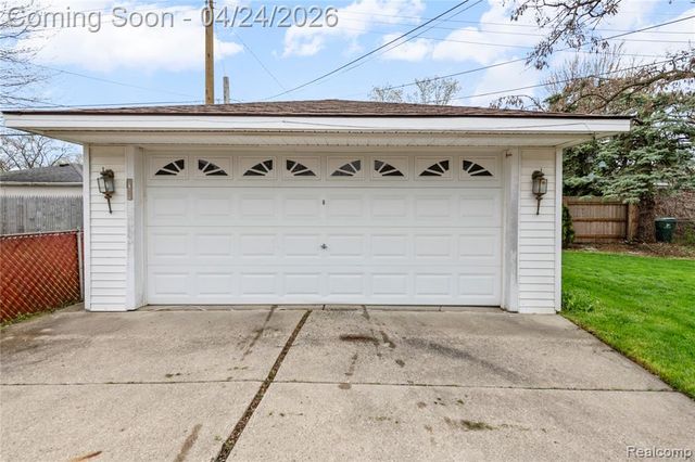 24861 Almond Avenue, Eastpointe, MI 48021