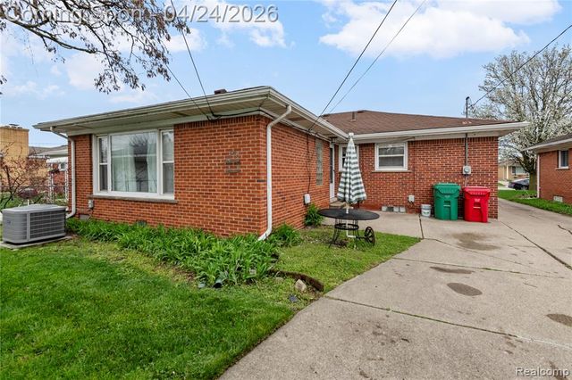 24861 Almond Avenue, Eastpointe, MI 48021