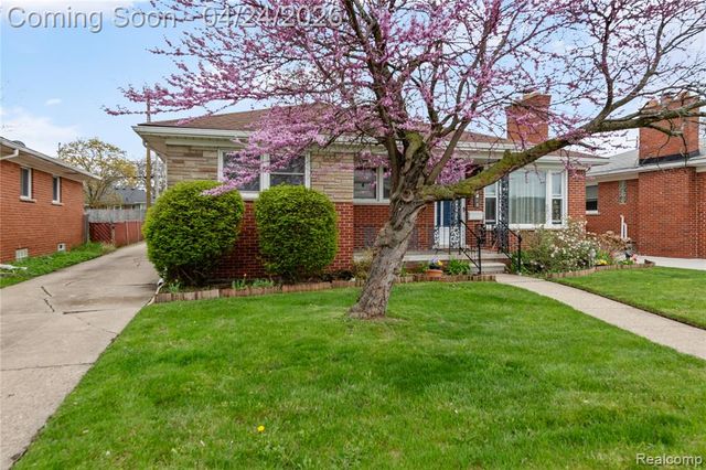 24861 Almond Avenue, Eastpointe, MI 48021