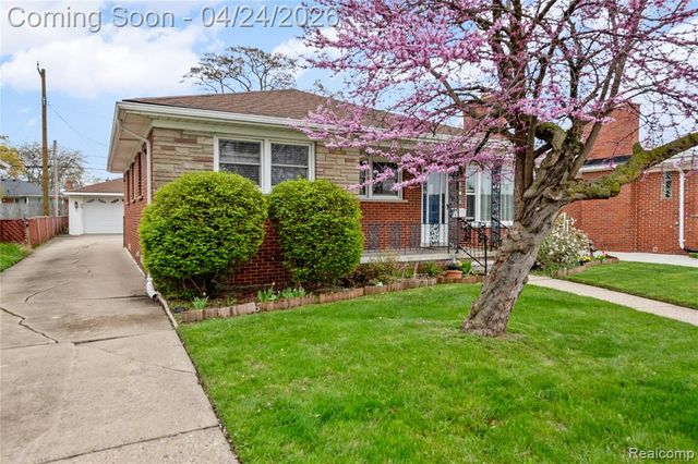24861 Almond Avenue, Eastpointe, MI 48021