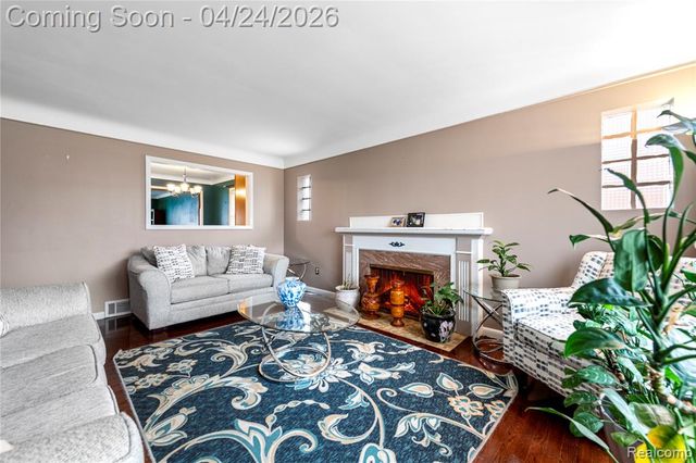 24861 Almond Avenue, Eastpointe, MI 48021