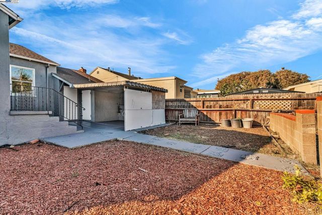 680 Mclaughlin St, Richmond, CA 94805