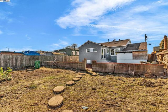 680 Mclaughlin St, Richmond, CA 94805