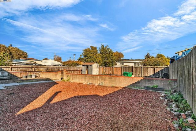 680 Mclaughlin St, Richmond, CA 94805