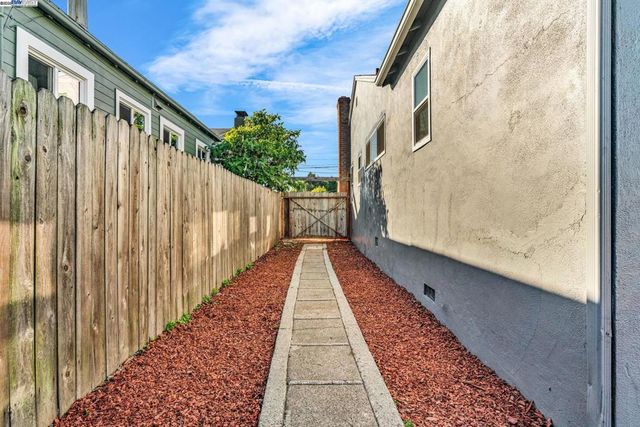 680 Mclaughlin St, Richmond, CA 94805