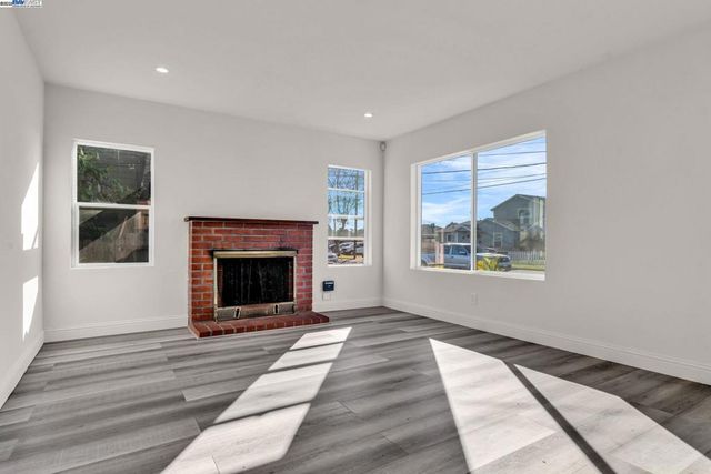 680 Mclaughlin St, Richmond, CA 94805